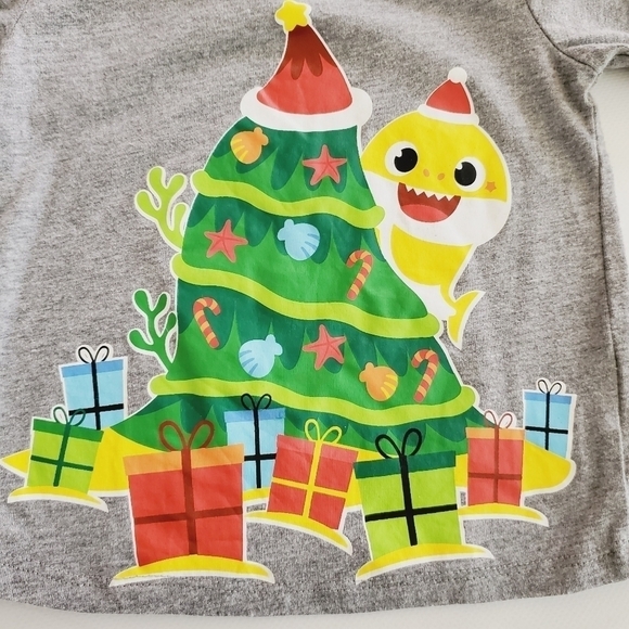 K1298 * Pinkfong Baby Shark Christmas Tee Gray Size 18M - Picture 7 of 7
